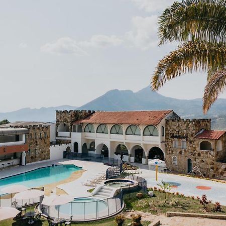 Hotel El Castillo Chinauta Luaran gambar