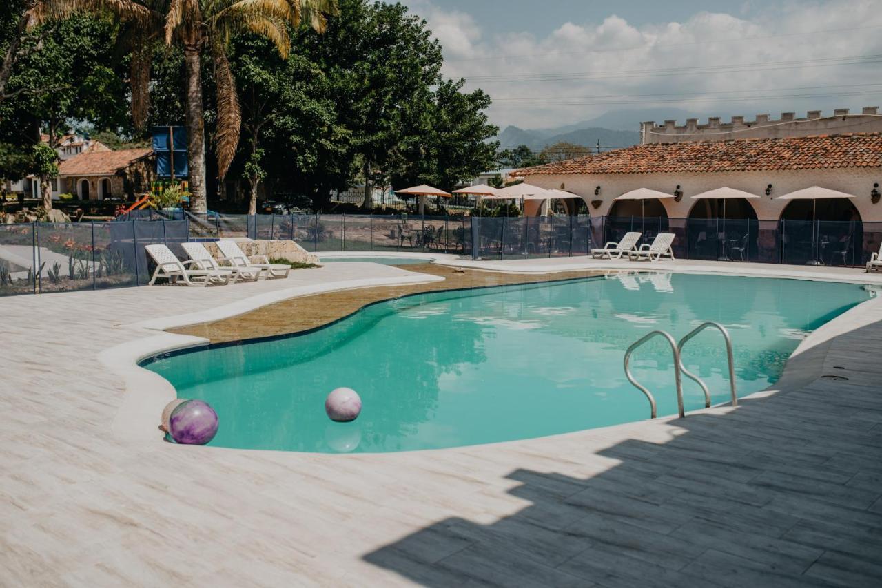Hotel El Castillo Chinauta Luaran gambar