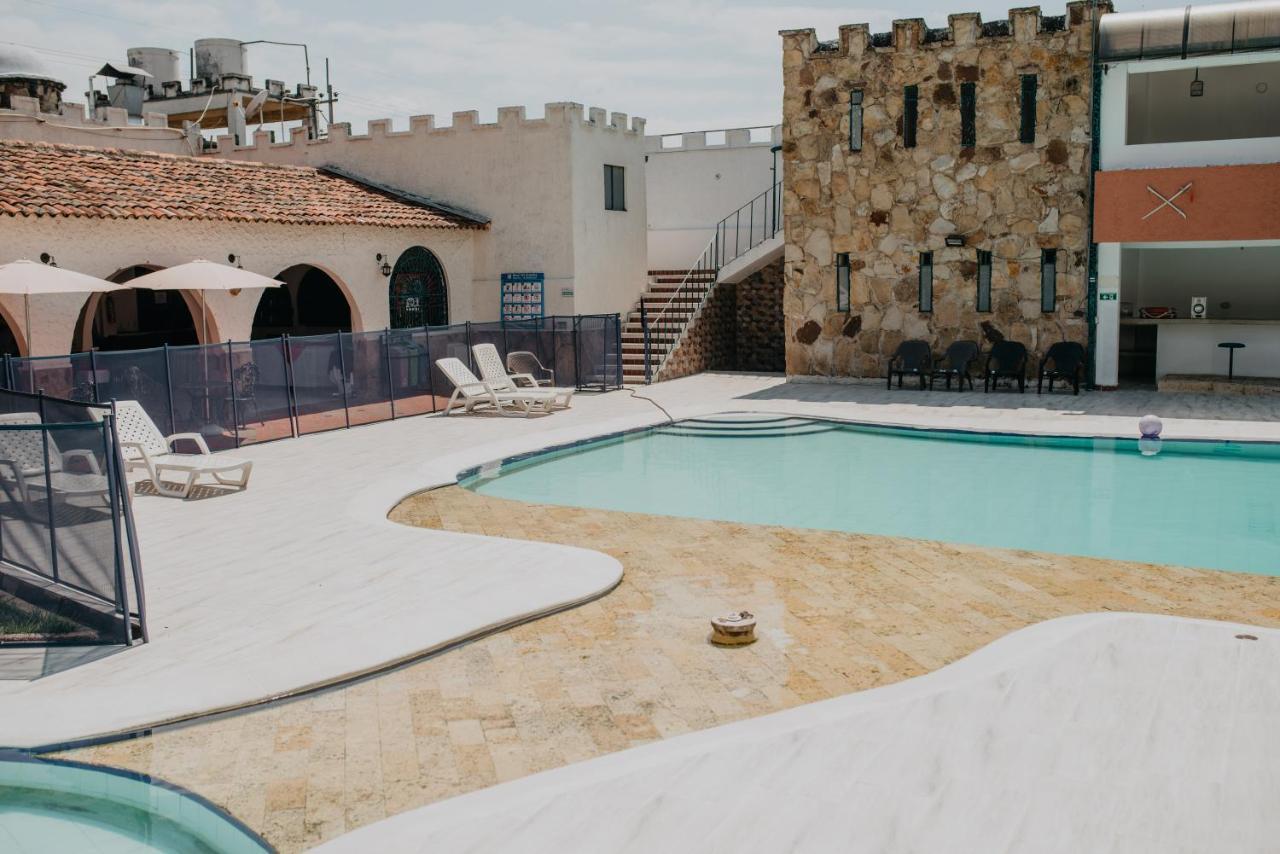 Hotel El Castillo Chinauta Luaran gambar