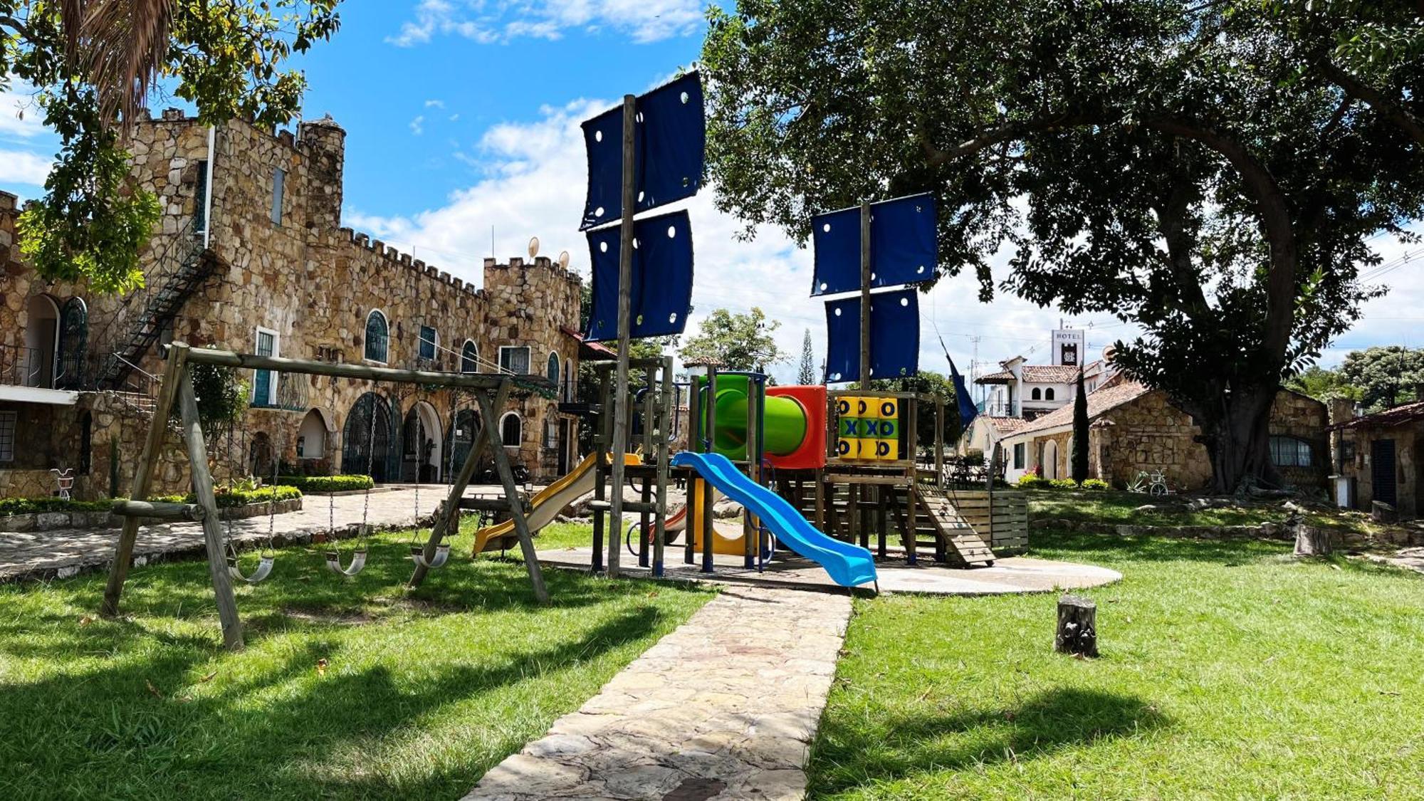 Hotel El Castillo Chinauta Luaran gambar